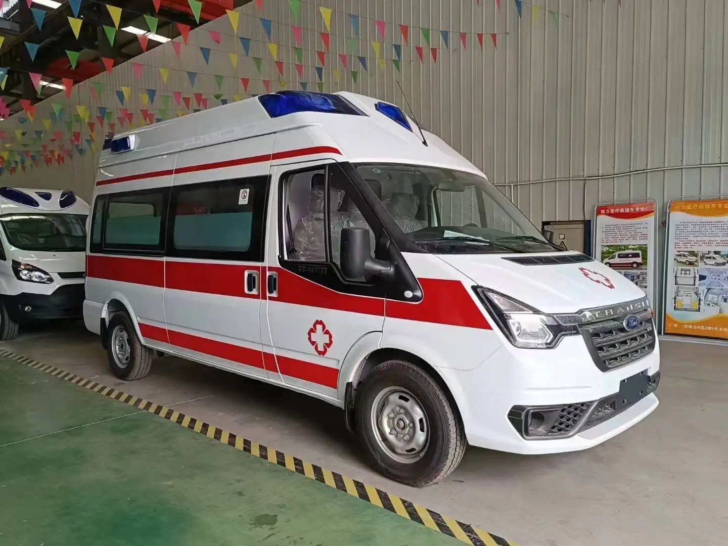 China Factory Good Price Ambulances Truck Manufacture Emergency Vehicles ambulance supplier for sale