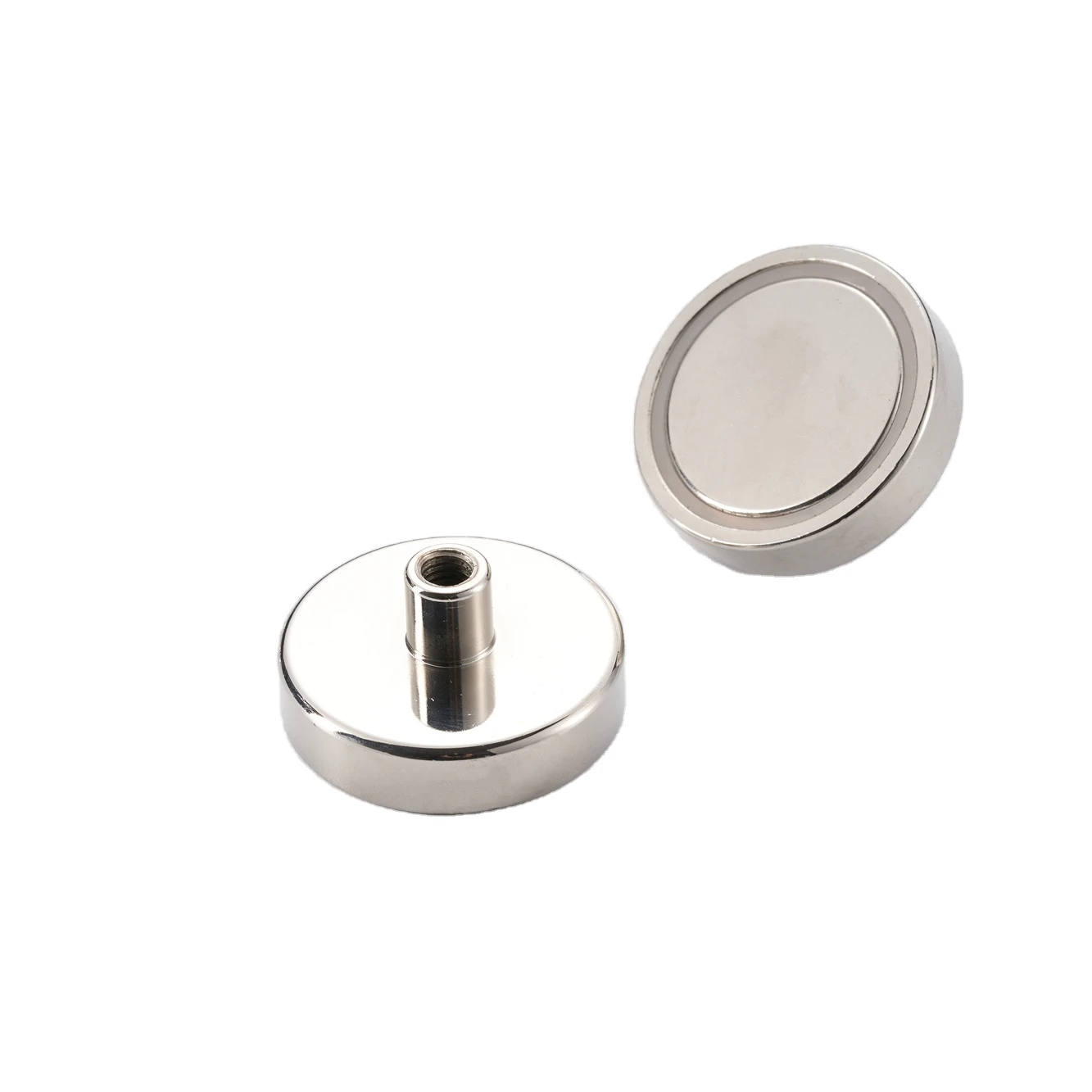 The large round magnet has its own thread and can be equipped with a hook to hang heavy objects