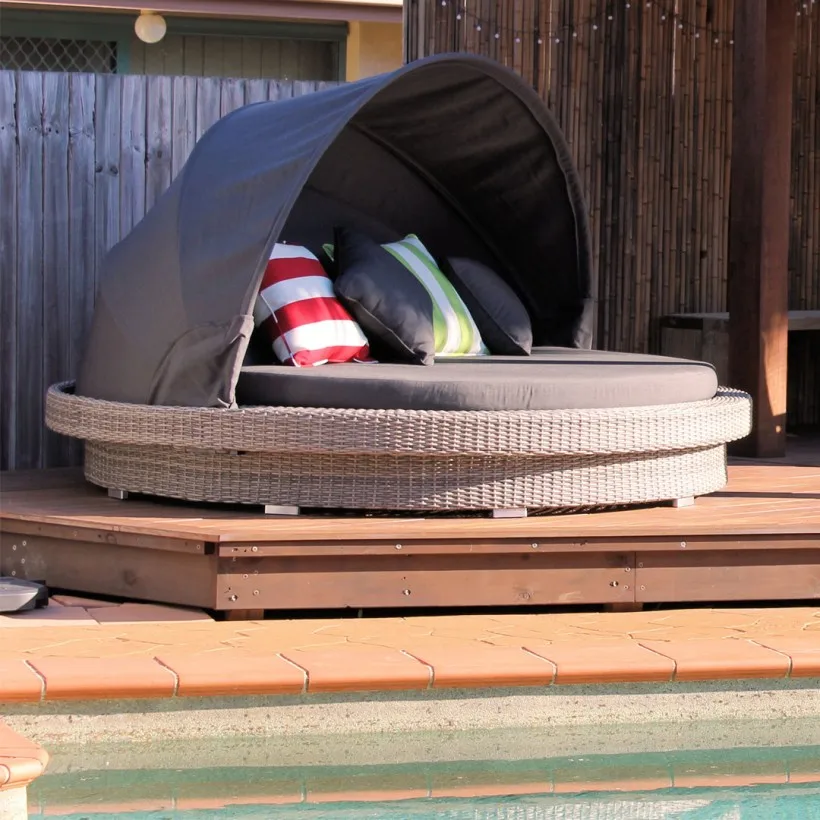 Custom High Quality Round Outdoor Daybed Rattan Garden Canopy Beach Sunbed Outdoor For Sea View Room Villa And Poolside