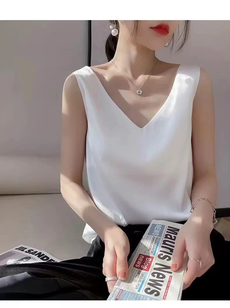 Newest wholesale high quality luxury ladies mulberry silk halter tank top vest women