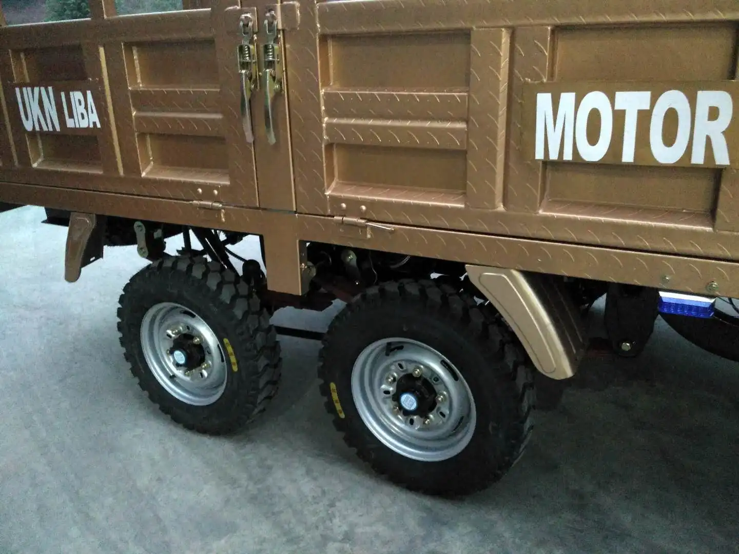 300CC double axle heavy load cargo tricycle/three wheel motorcycle