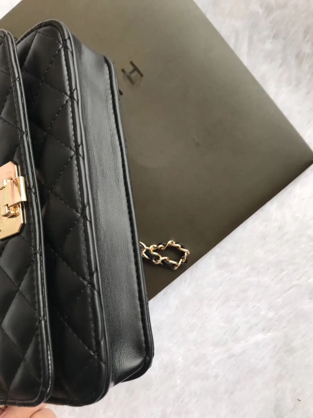 
ready stock Charles and kelth Lingge Chain Bag Shoulder Bag Crossbody Bag 