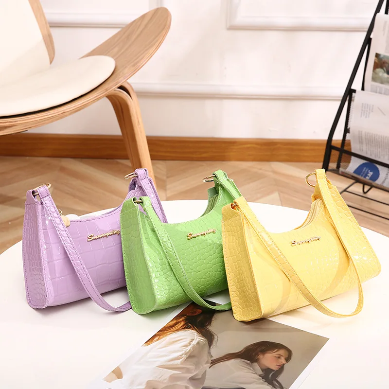 The 2022 new bag is a horizontal-style handbag, a new womens bag, which is a womens handbag that can be hung under the armpit