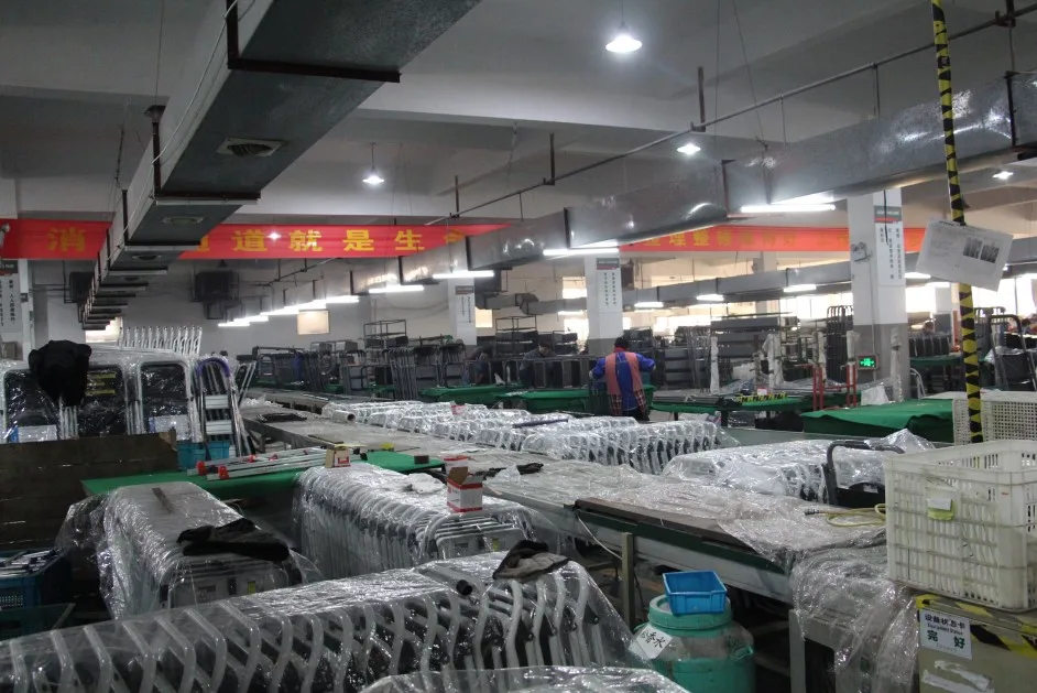 Стальной материал шага складывая Бытовая Лестница-стремянка AP-1104A