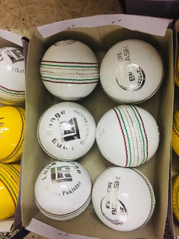 Изготовленные из натуральной кожи профессиональные шары для крикета в помещении