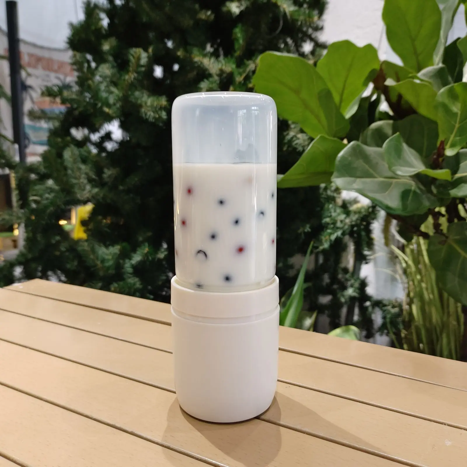 Wholesale 3.7V competitive colorful USB rechargeable blender smoothie maker blender travel portable blender cup