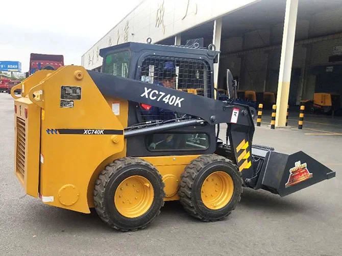 XC750K Skid Steer Loader With Hammer Breaker