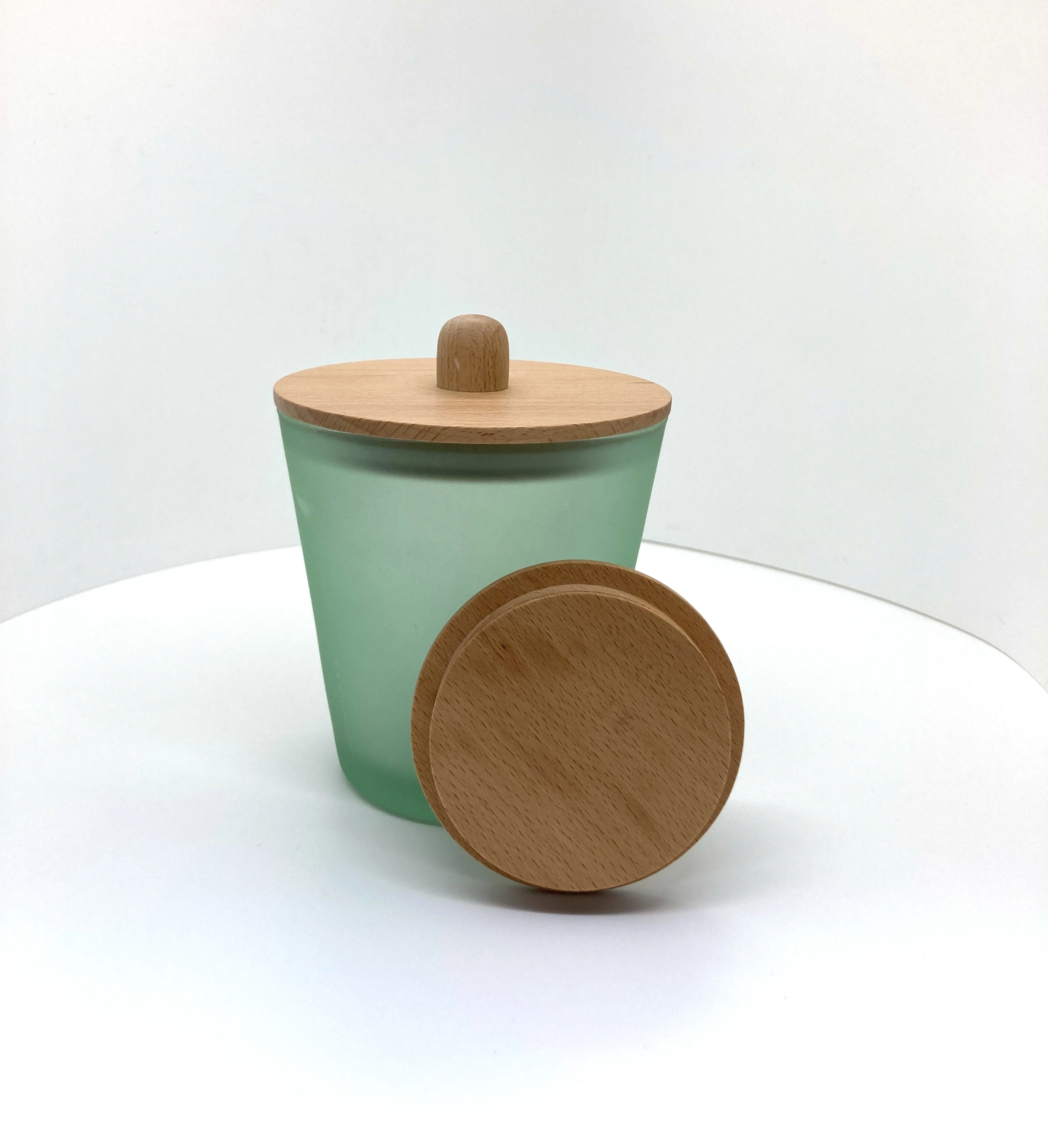 New Design Unique Decorative Luxury Bulk Essential Oil Candle Glass Jar Candle With Wooden Flat Surface Lid