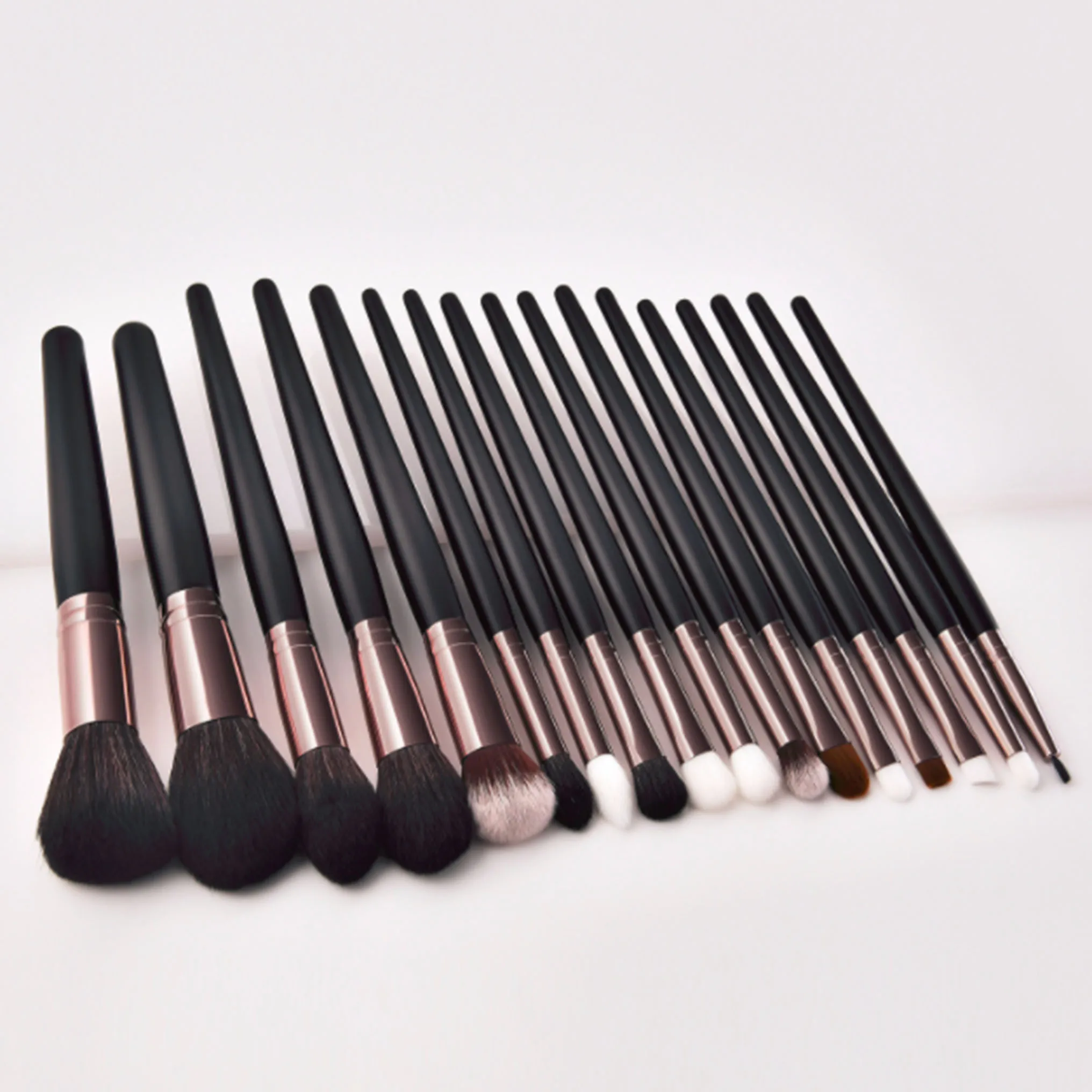 custom wholesale 17pcs makeup sets brushes make-up kits wooden make up brush set Shenzhen supplier