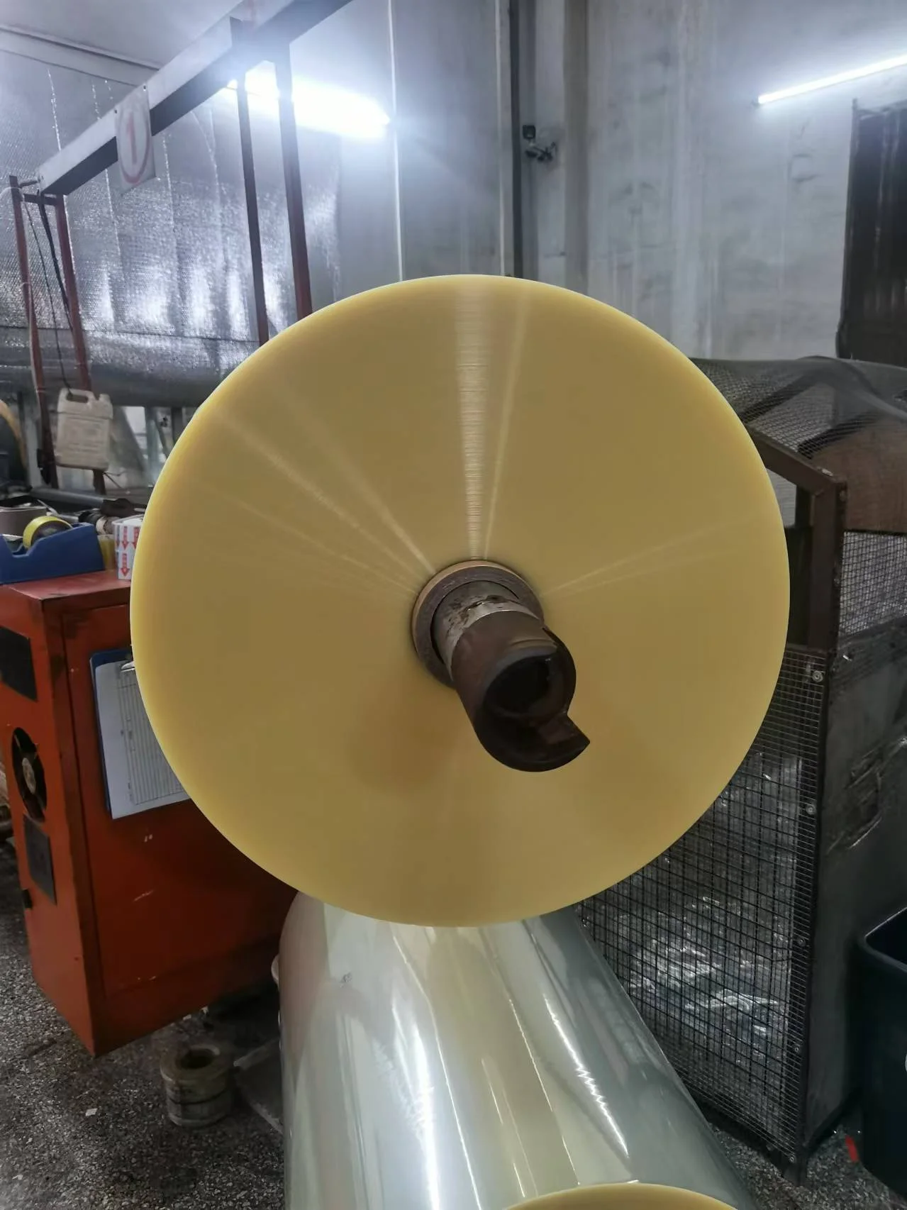 China Factory High Shrink Blow Molding and Cast White Width 1200mm 35 Mic Shrink PVC Film for Sleeve Label