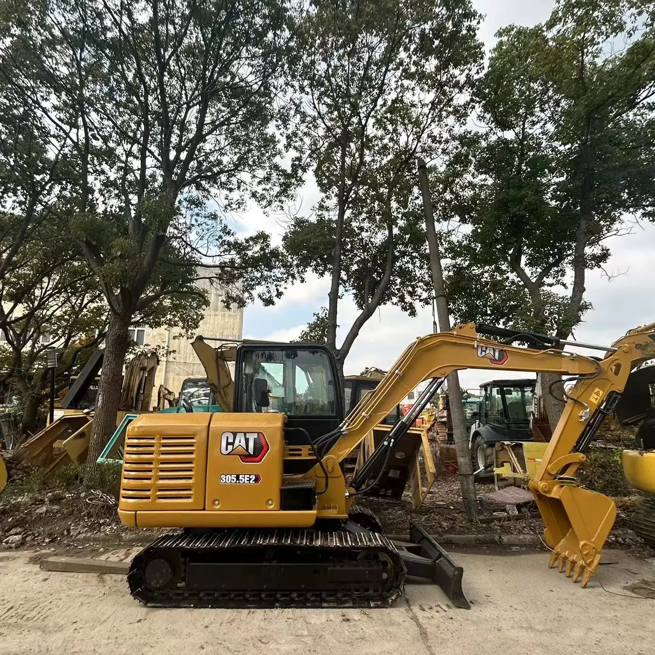 Hot sell Original Caterpillar CAT305.5E2 used excavator in uae backhoe crawler excavator cat320dl cat320d2