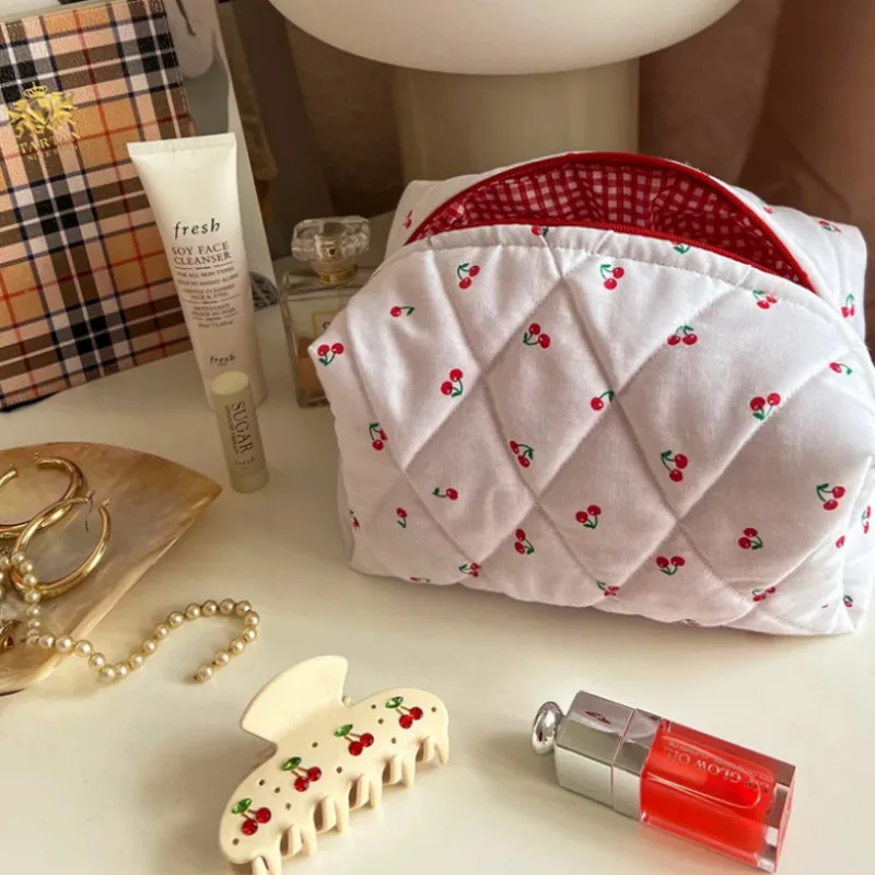 Wholesale Warm and fashionable soft Quilted Cosmetic Bag Cosmetic Pouch Cherry bow Heart Pattern makeup bag Christmas gift