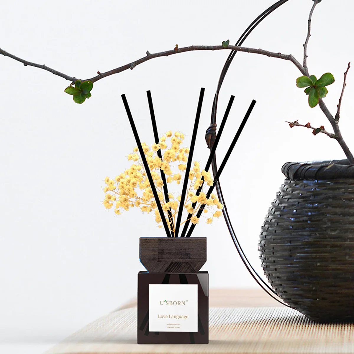 Custom Black Glass Reed Diffuser with Elegant Reed Sticks - Perfect for Modern Interior Decor & Relaxing Moments