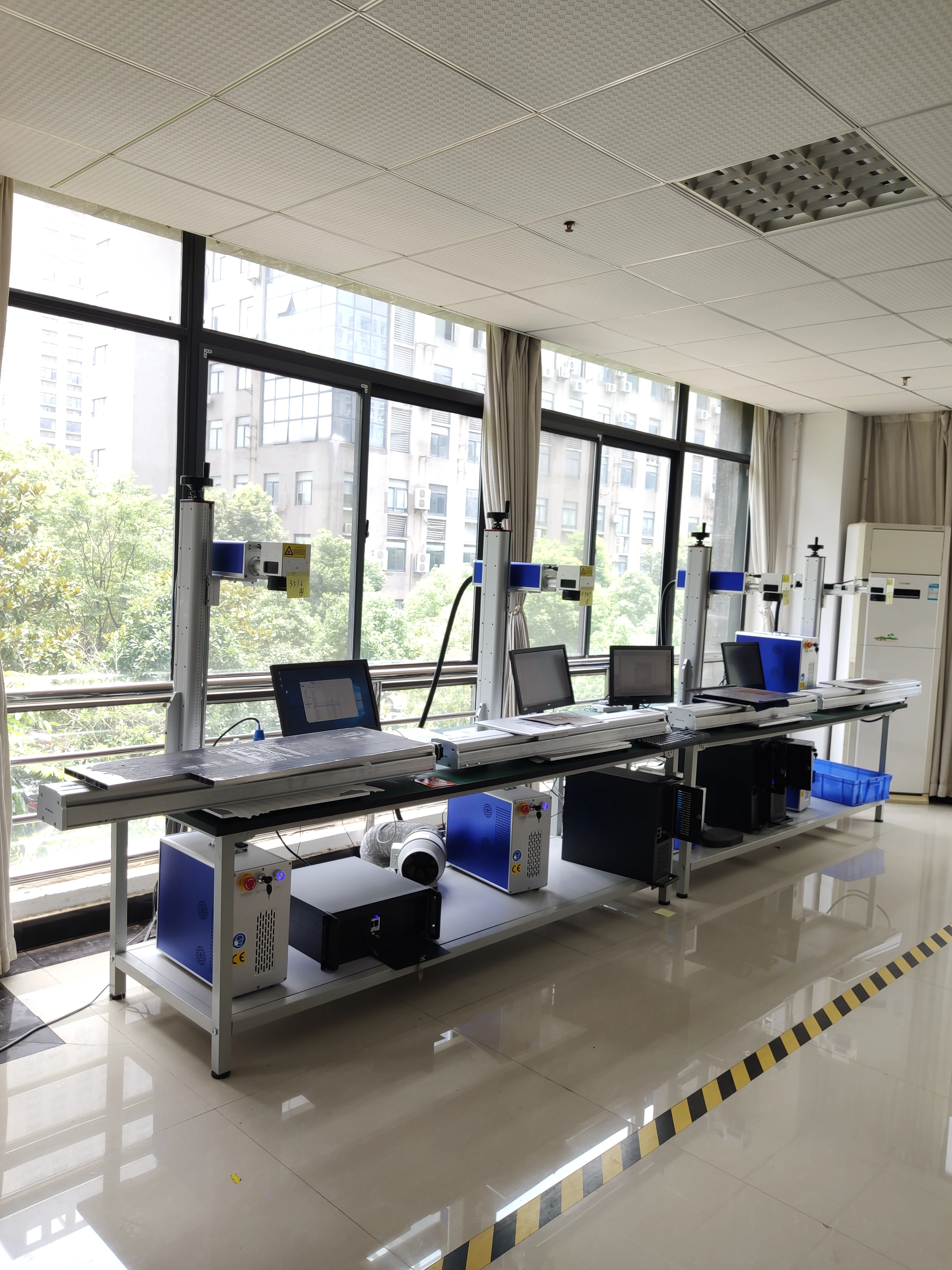 Automatic x y axis moving table laser marking machine 30W raycus 1000*600mm large area laser marking on metal