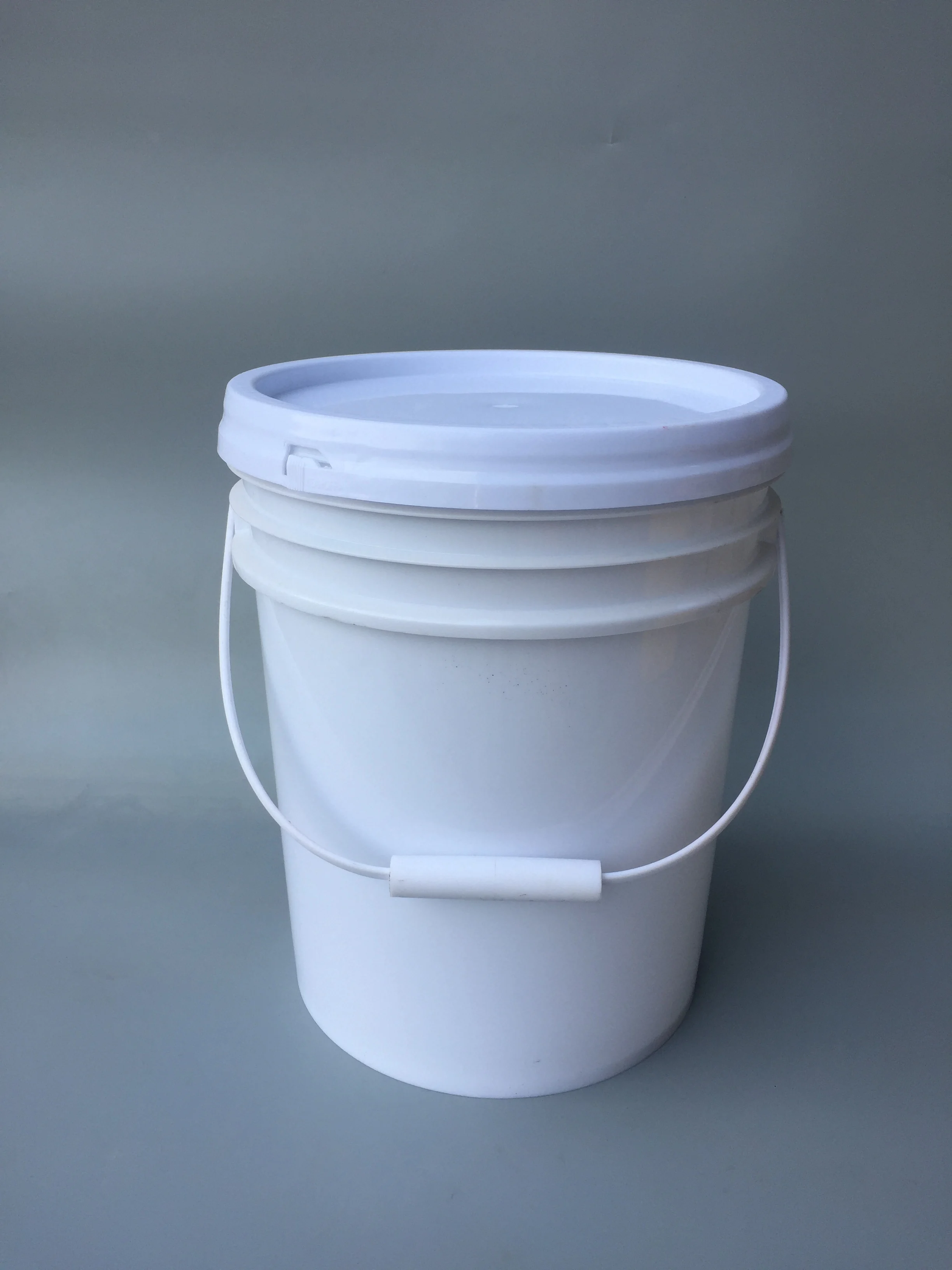 hot sale 18L round Recyclable durable food grade oil drum with lids plastic paint bucket