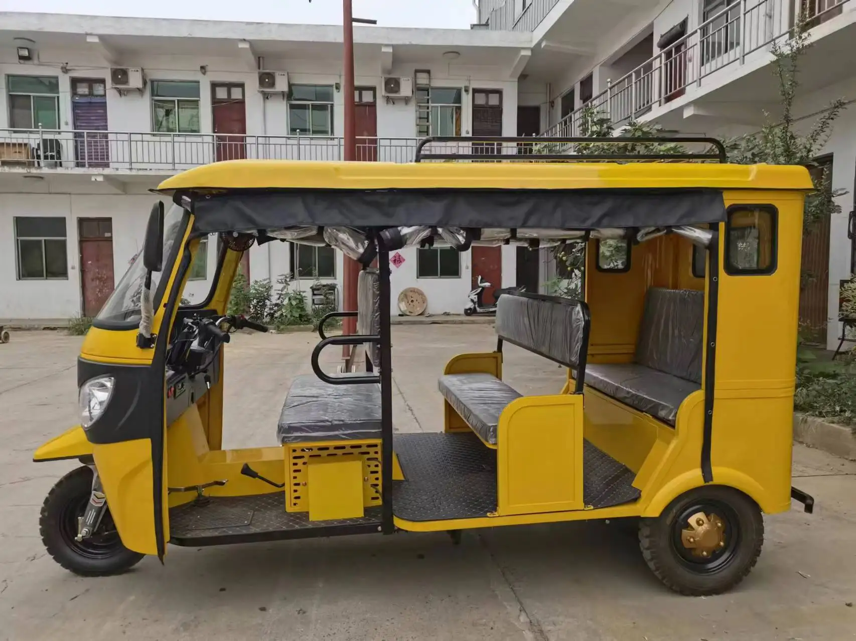 Лидер продаж 6-8 пассажирский трехколесный мотоцикл Tuk Rickshaw бензиновый для продажи