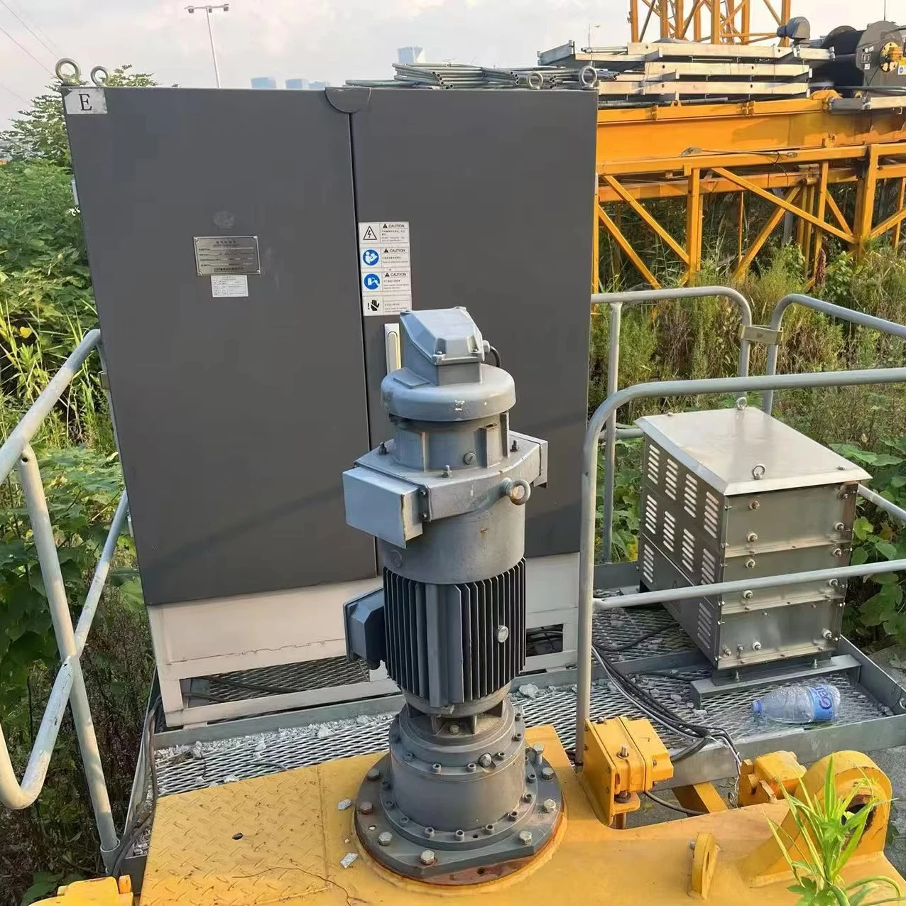 90% New Construction Crane Machine 65m Jib Length Used Zoomlion Tower Crane with Lifting Capacity 10 Tons