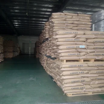 Оригинальные акрилонитрил бутадиен стирол ABS пластиковые гранулы сырье АБС смола