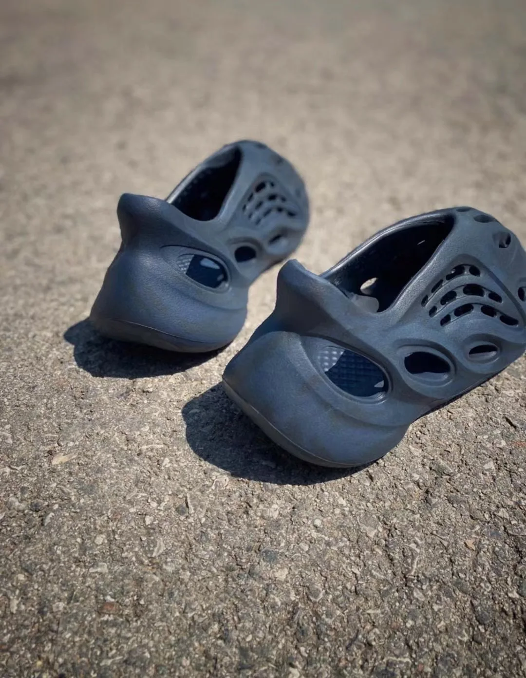 Лидер продаж Пляжная пенопластовая дорожка Yeezy MXT серые сандалии для мужчин и женщин обувь