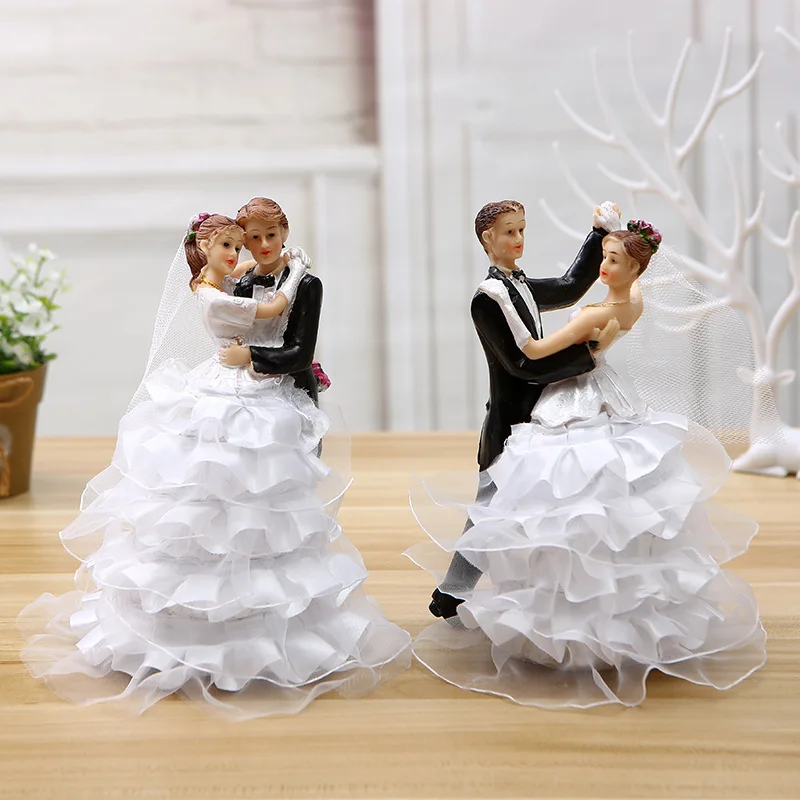 Wedding party resin wedding cake decoration bride and groom wedding romantic couple doll cake topper toy