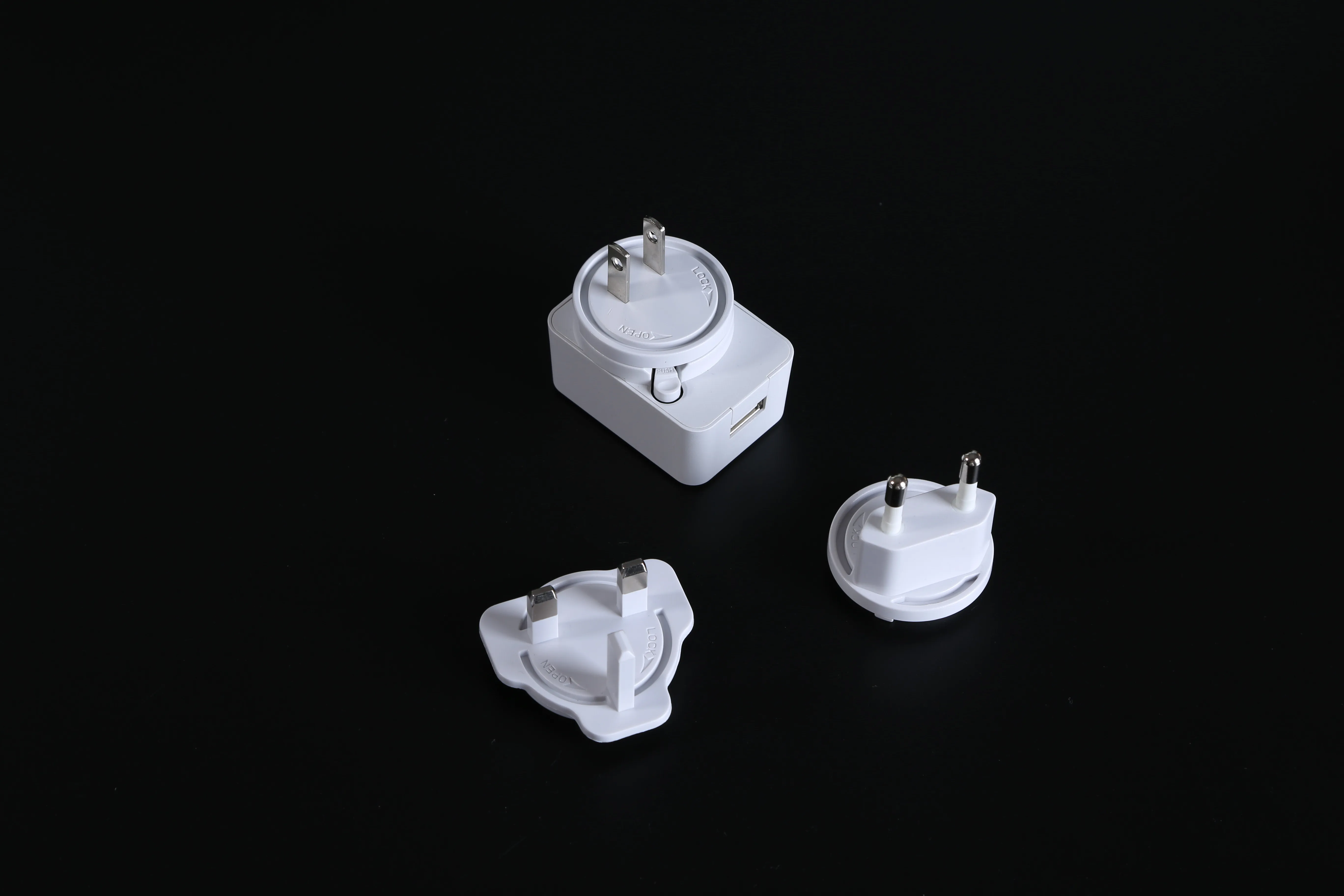 projector use 5v2000mA universal type power adapter 2.4a with interchangeable US/EU/AU/UK plugs