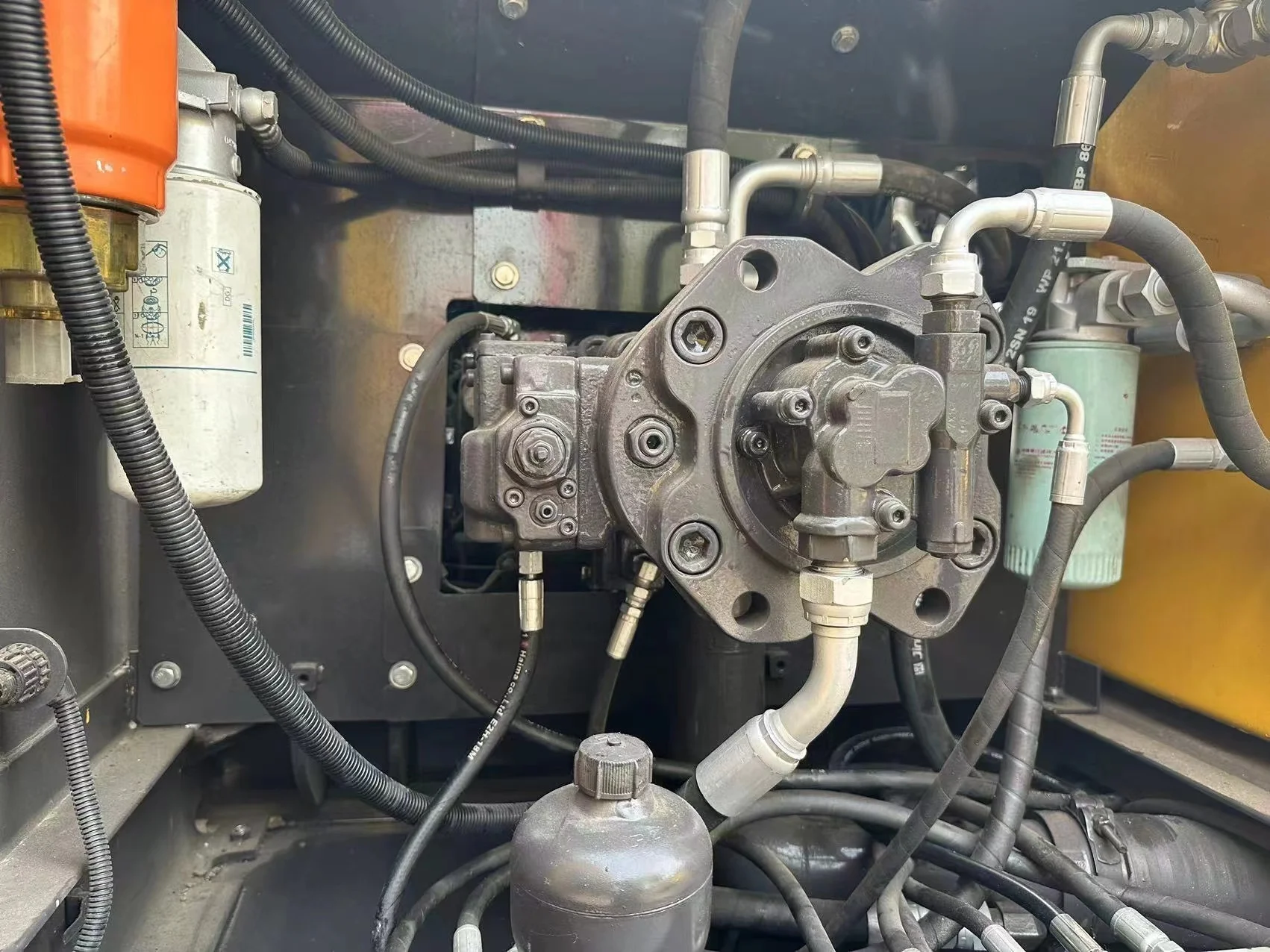 Prices of  used excavator Volvo 210 21 ton second hand hydraulic crawler excavator Volvo 210 in shanghai china