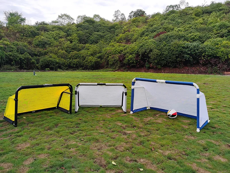 4 ft Kid using foldable mini aluminum portable soccer goal
