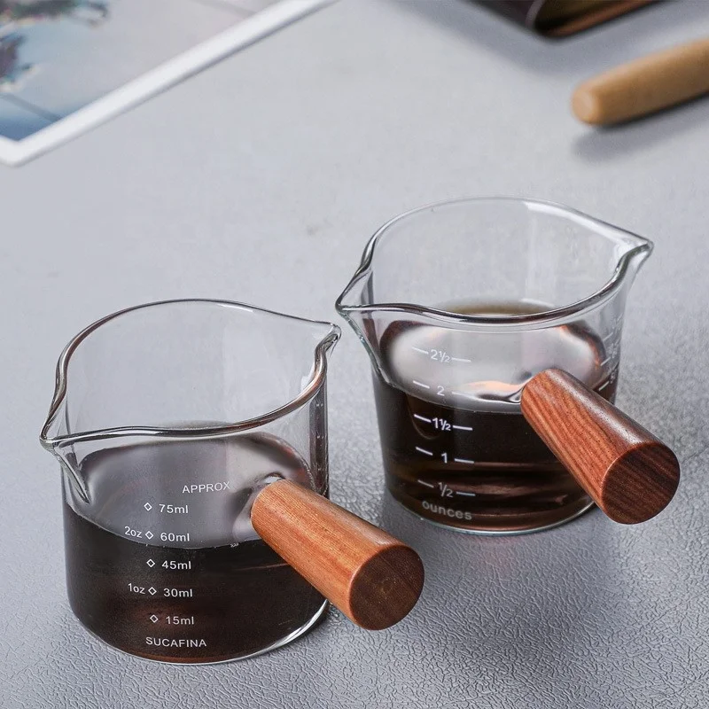 Factory direct Kitchen Accessories Glass measuring cup 75ml 100ml double spout coffee milk measuring cup with wooden handle