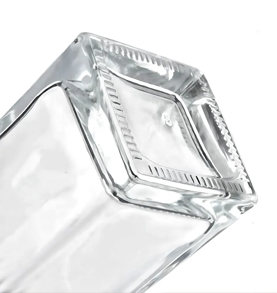 Clear liquor bottle 500ml 700ml 750ml whisky bottle glass with cork cap glass bottle