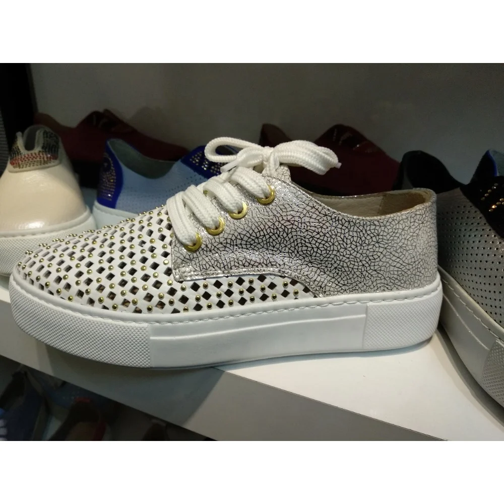 Женские кроссовки в турецком стиле