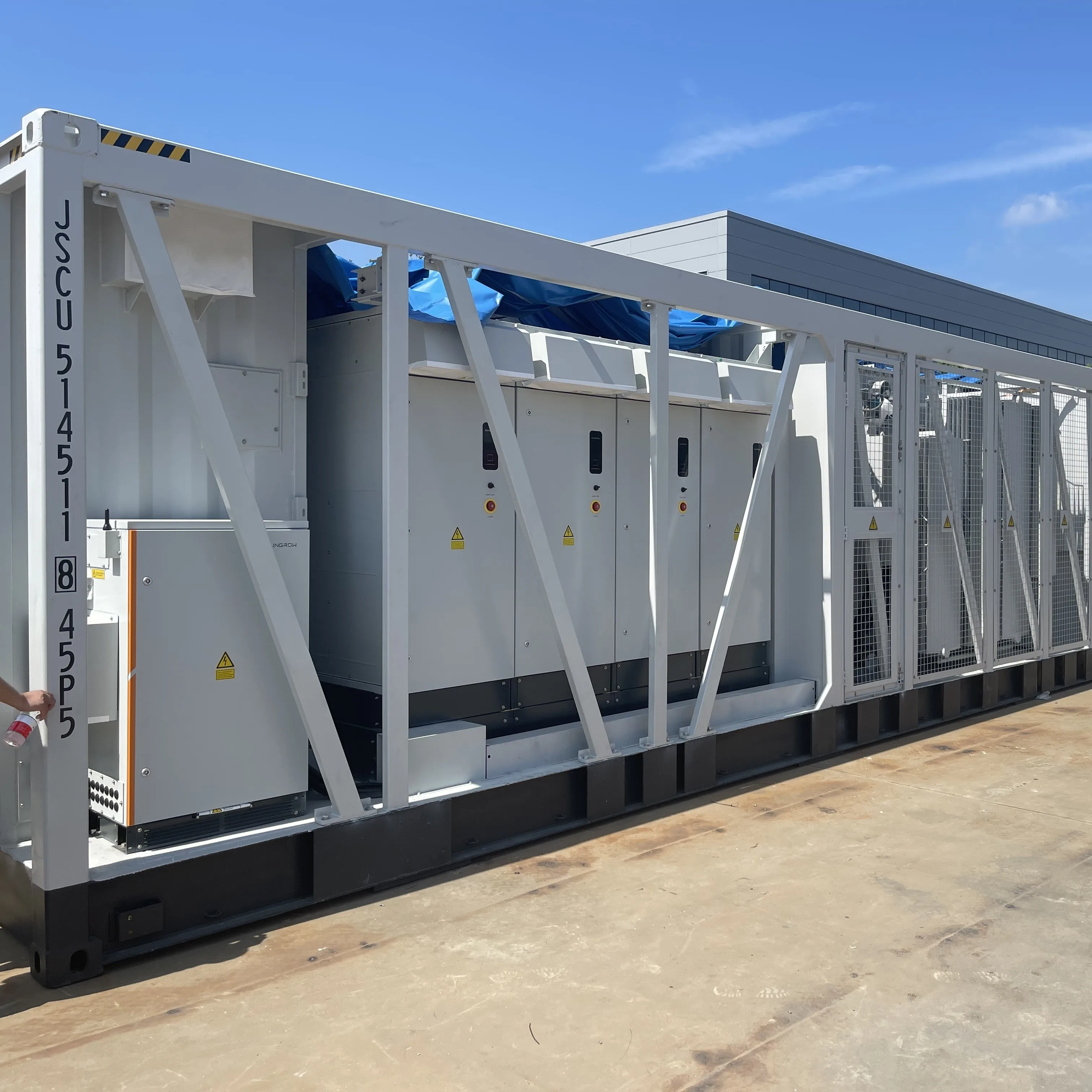 SG3125HV-MV-30 Hybrid inverter photovoltaic modular inverter 1500V system integrated medium voltage transformer solar inverter