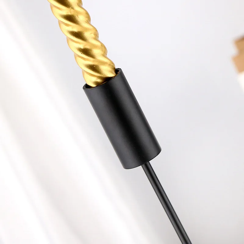 Luxury Candlelight Dinner Vintage Iron Candlestick Ornaments Electroplated Wedding Home Decorative Candlestick