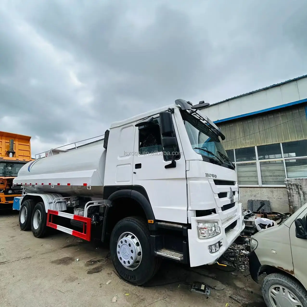 Used Howo Water Tanker 6x4 20000 Liter Water Spray Bowser Water Tank Truck For Sale