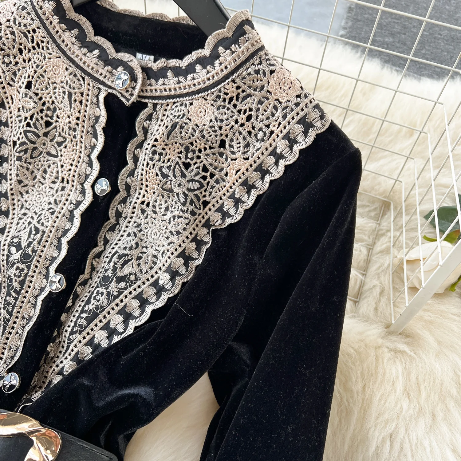 Vintage Court Style court dress Heavy Embroidery Velvet Long Sleeve Designer lace evening dress with Heavy duty process