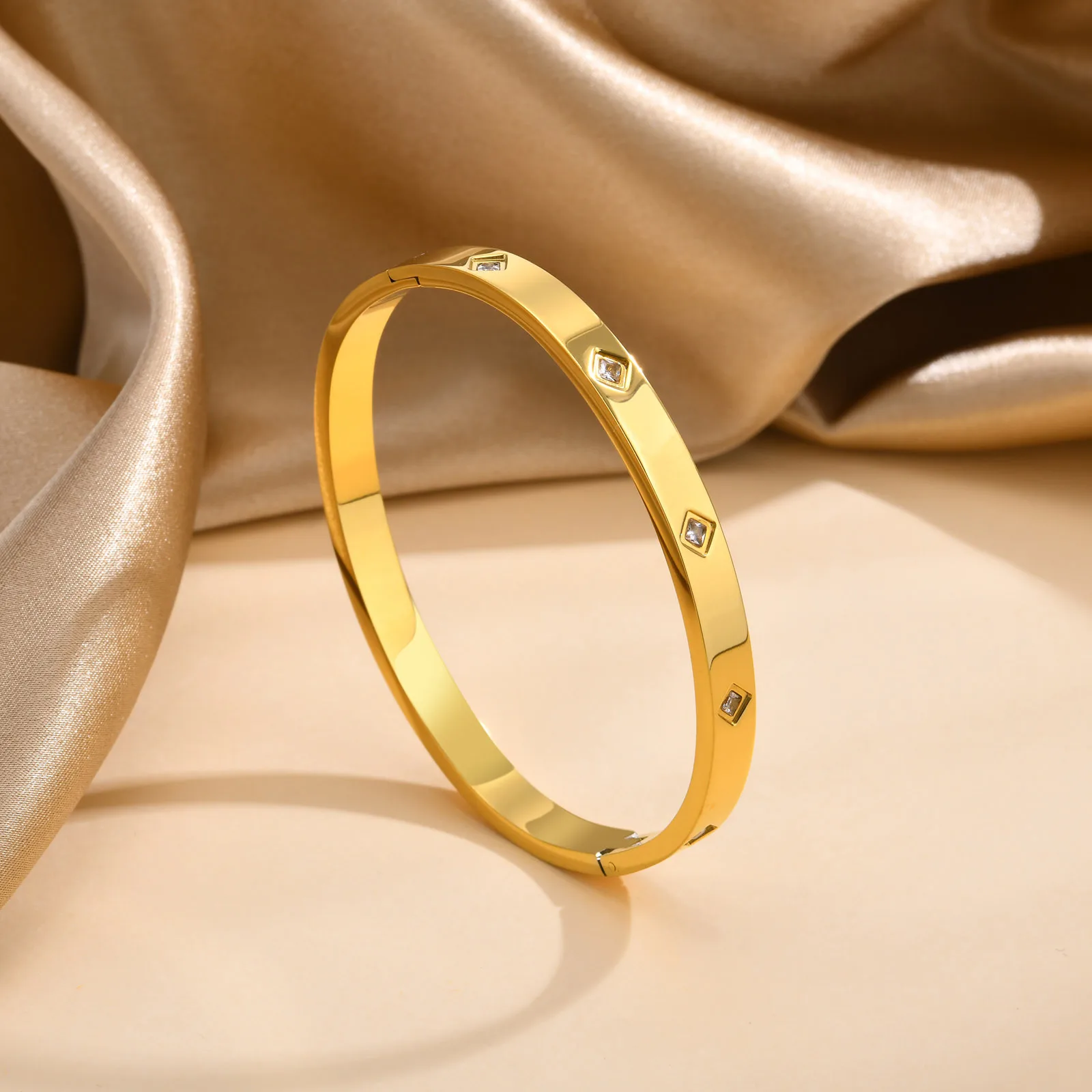 Luxe customized women jewelry cubic zircon paved waterproof titanium steel 18k pvd plated gold cuff bangle bracelet