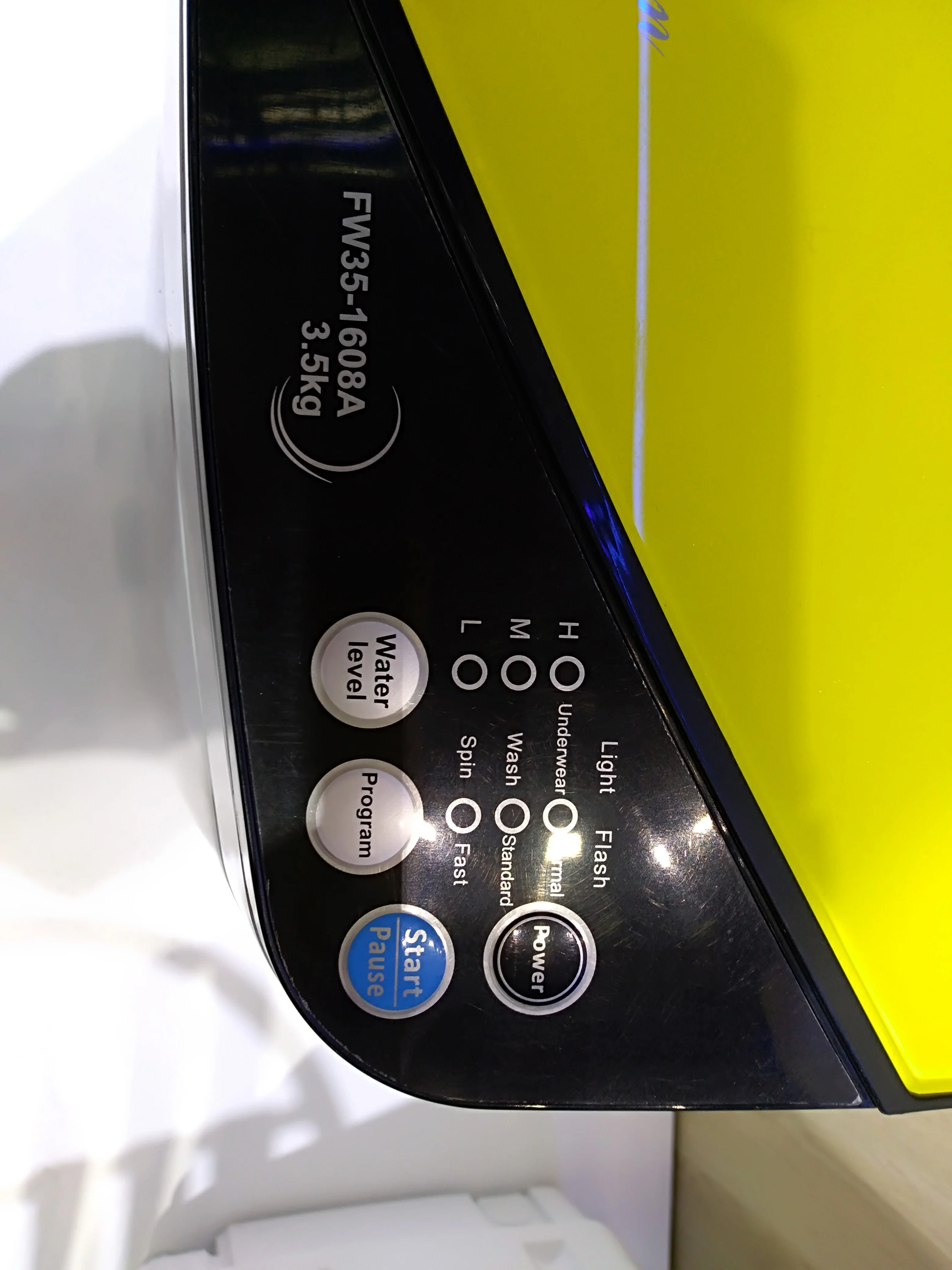 Wholesale Freestanding Full Automatic Top Loading Small Washing Machine 3Kg Mini