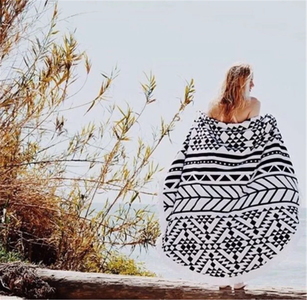 2024 Wholesale European Jacquard Cotton Shawl fashion Summer Beach blanket outdoor round  picnic blanket