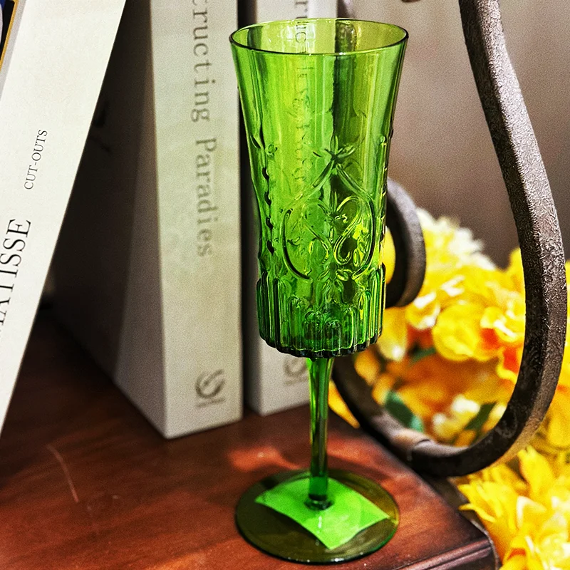 Hot Sale Vintage Embossed Glass Cup Goblet Glassware Colored Wine Glasses for Wedding Events Party Banquet Shop Bar Decor