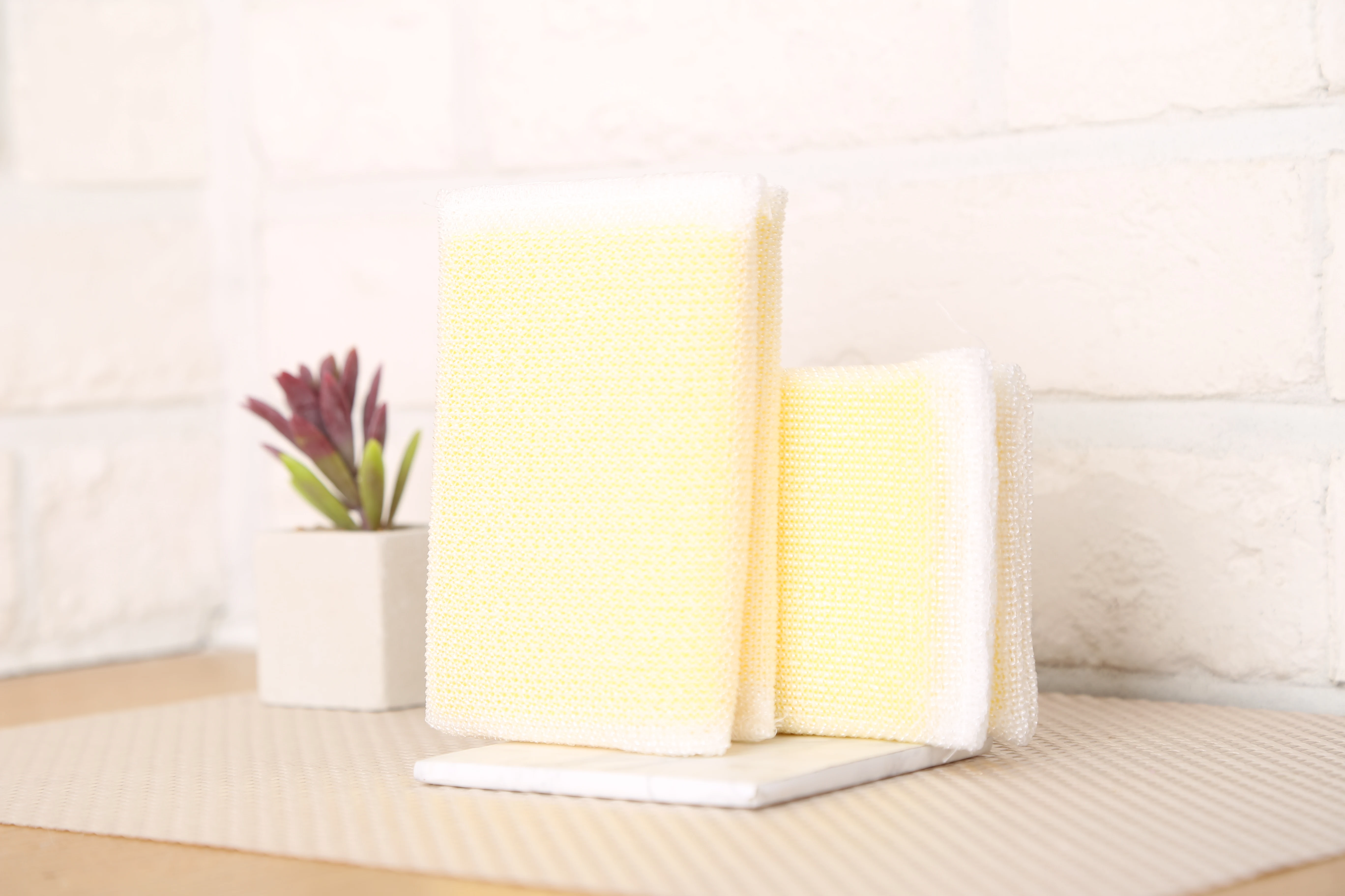 Good Quality Mom Clean Non Woven 100% Polyester Scrubbing Pad Fabric roll With Cheap Price