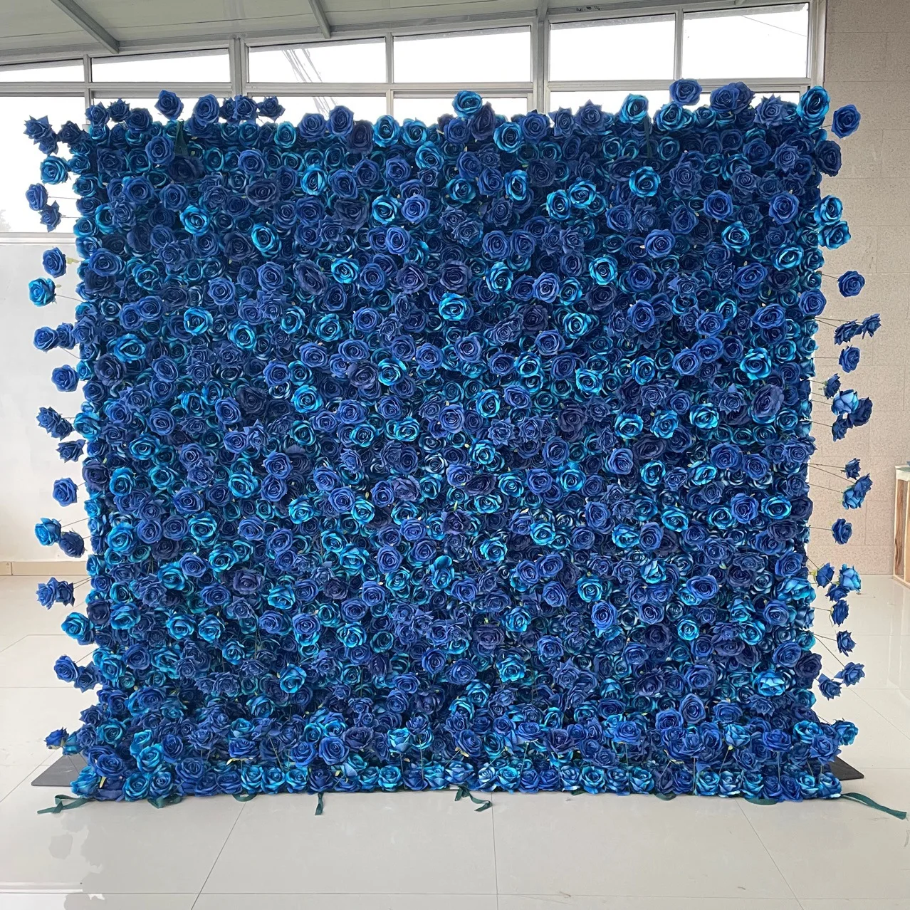 GJ-WA949 OEM artificial plant wall hanging rose flowers flower wall backdrop white blue fabric flower wall roll up