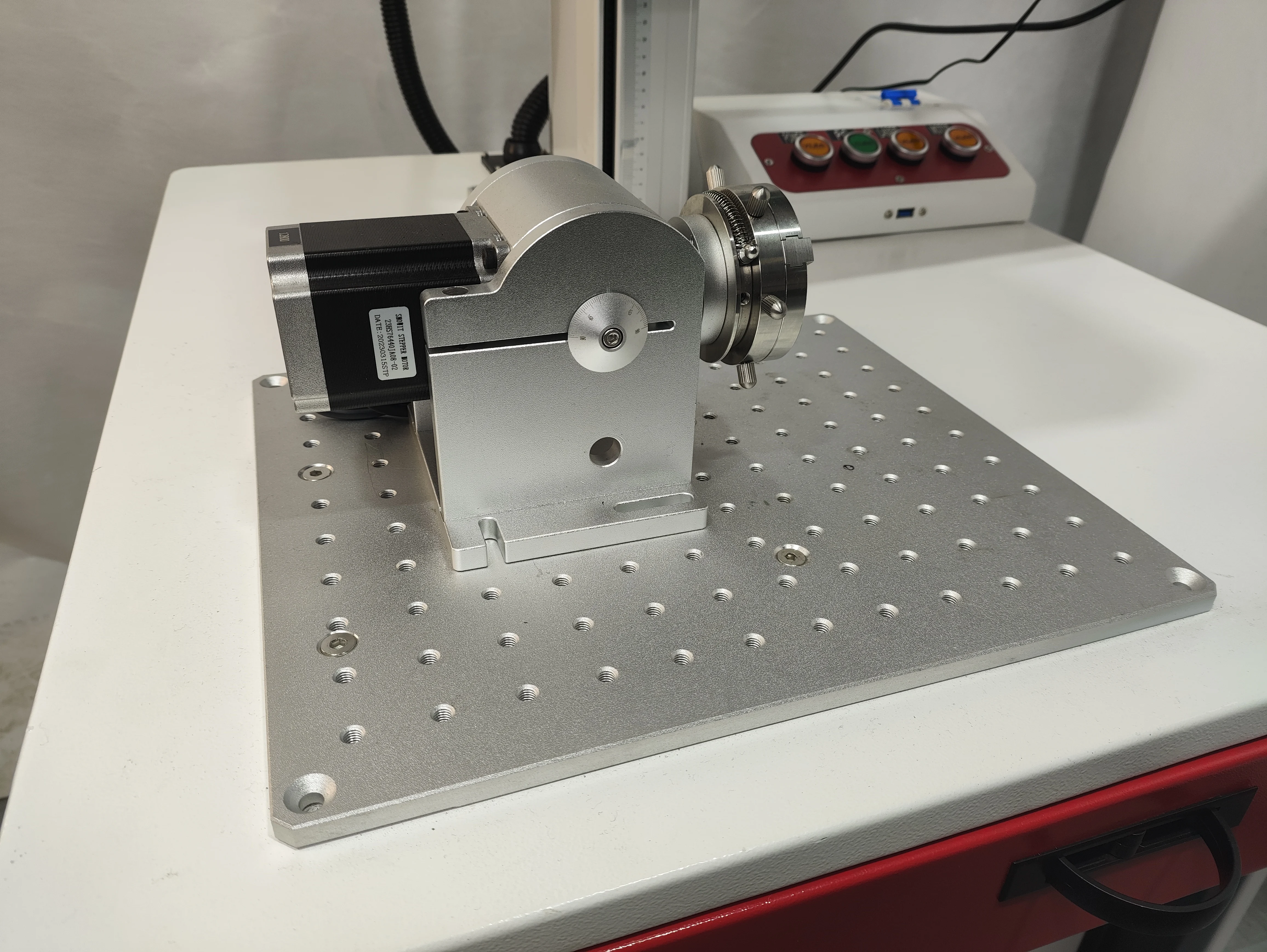 ZIXU Essential Laser Equipment Parts Mini Rotary Milling Head Attachment Omtech Rotary Axis for 40W CO2 Laser Marking Machine