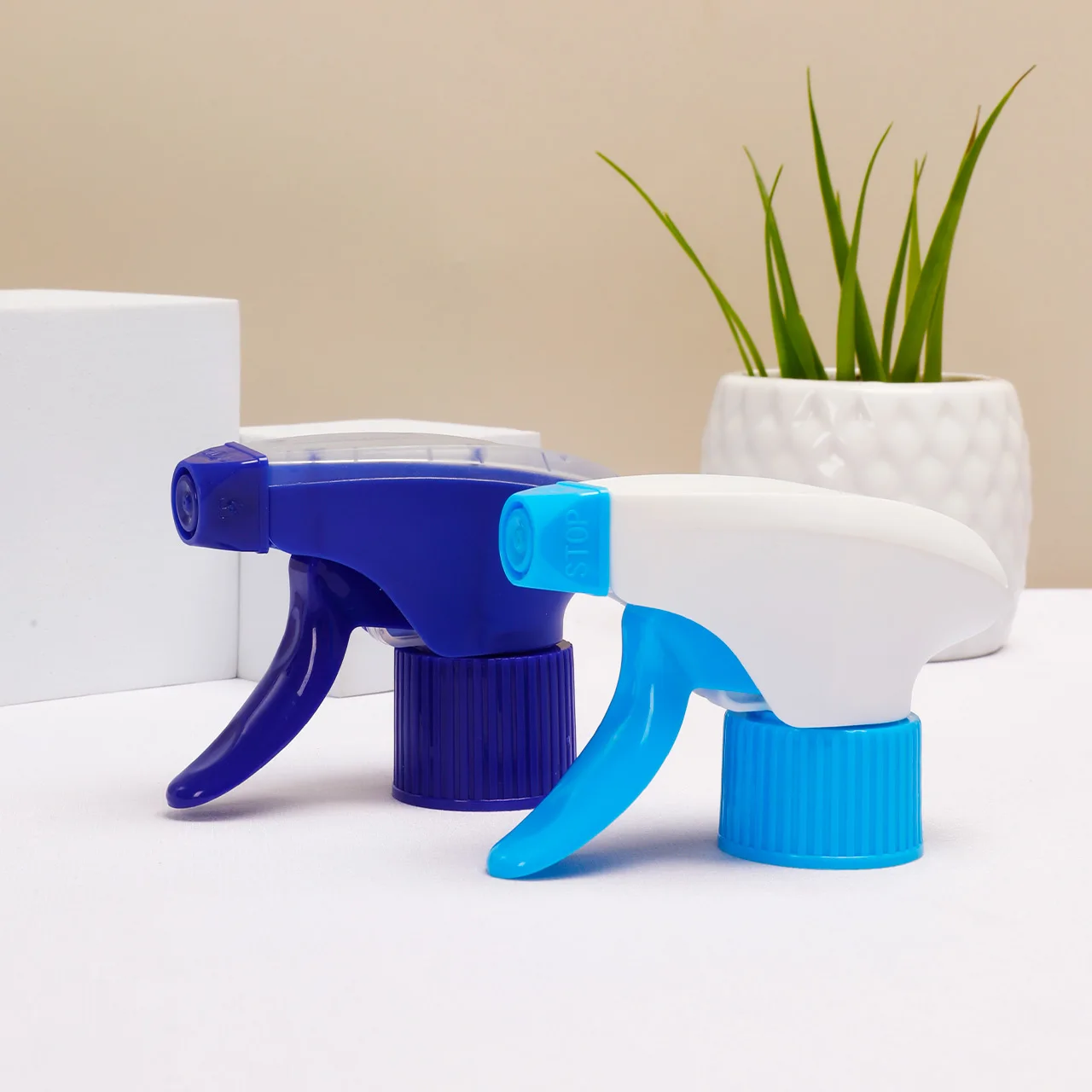 Новый дизайн, блокировка тумана, садовый Химически стойкий пластиковый обычный оптом 28/410 триггерный распылитель, функциональный триггерный распылитель