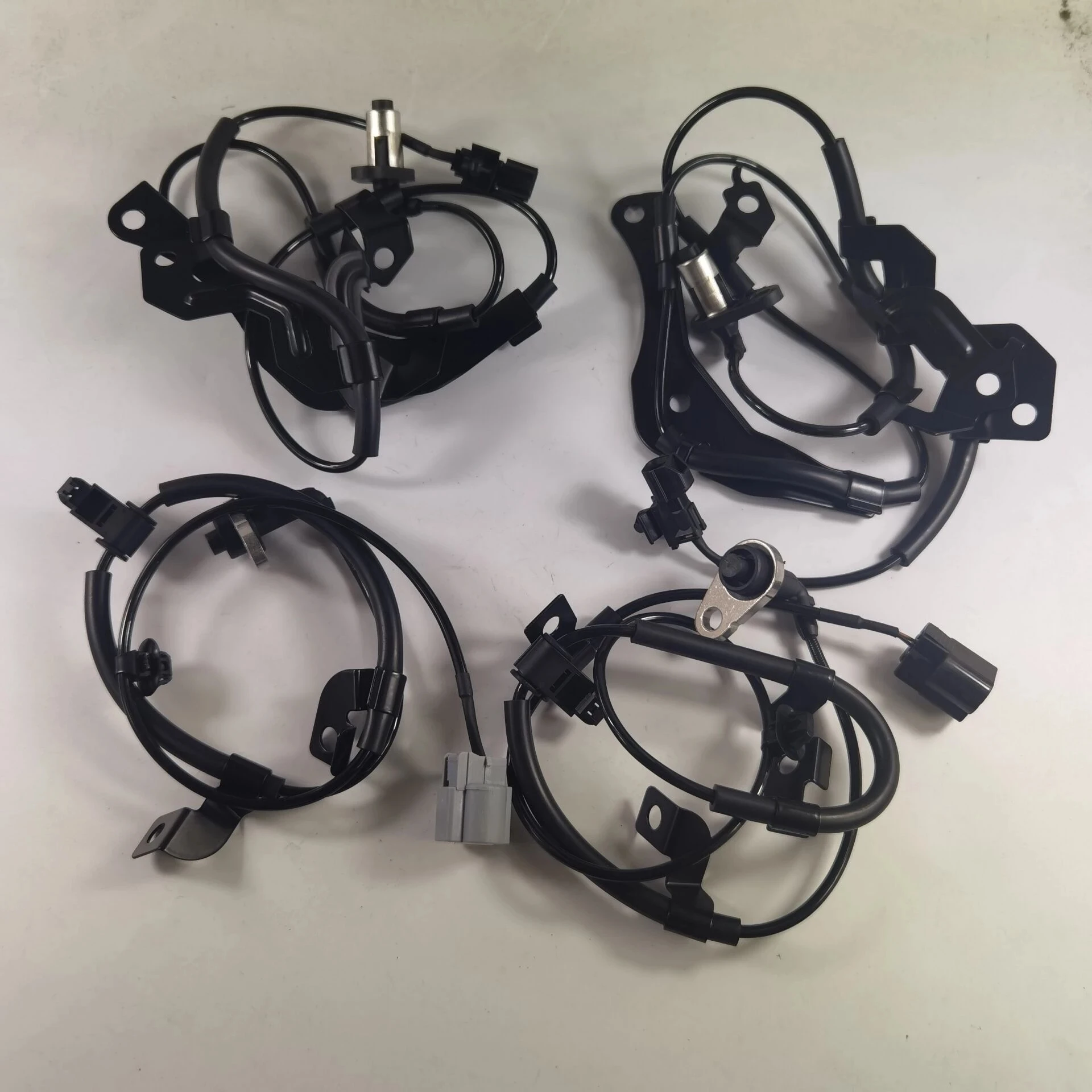 4 pcs ABS Sensor For Mitsubishi PAJERO MONTERO SPORT L200 TRITON STRADA 4670B005 4670B007 4670B006 4670B008