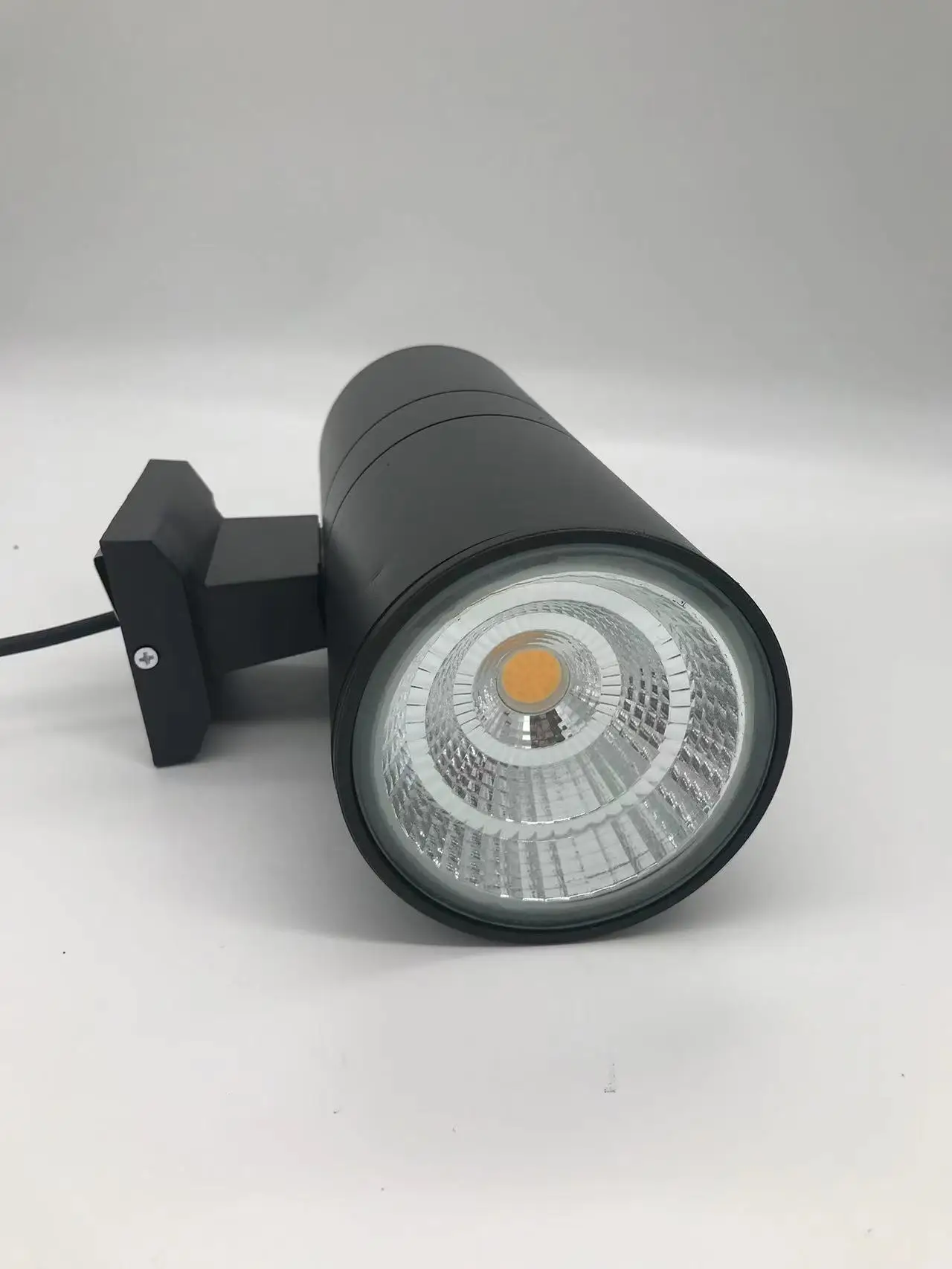 IP65 Waterproof Exterior Integrated LED Cylinder Up Down Lights Cob Outdoor Garden Led Wall Lamp