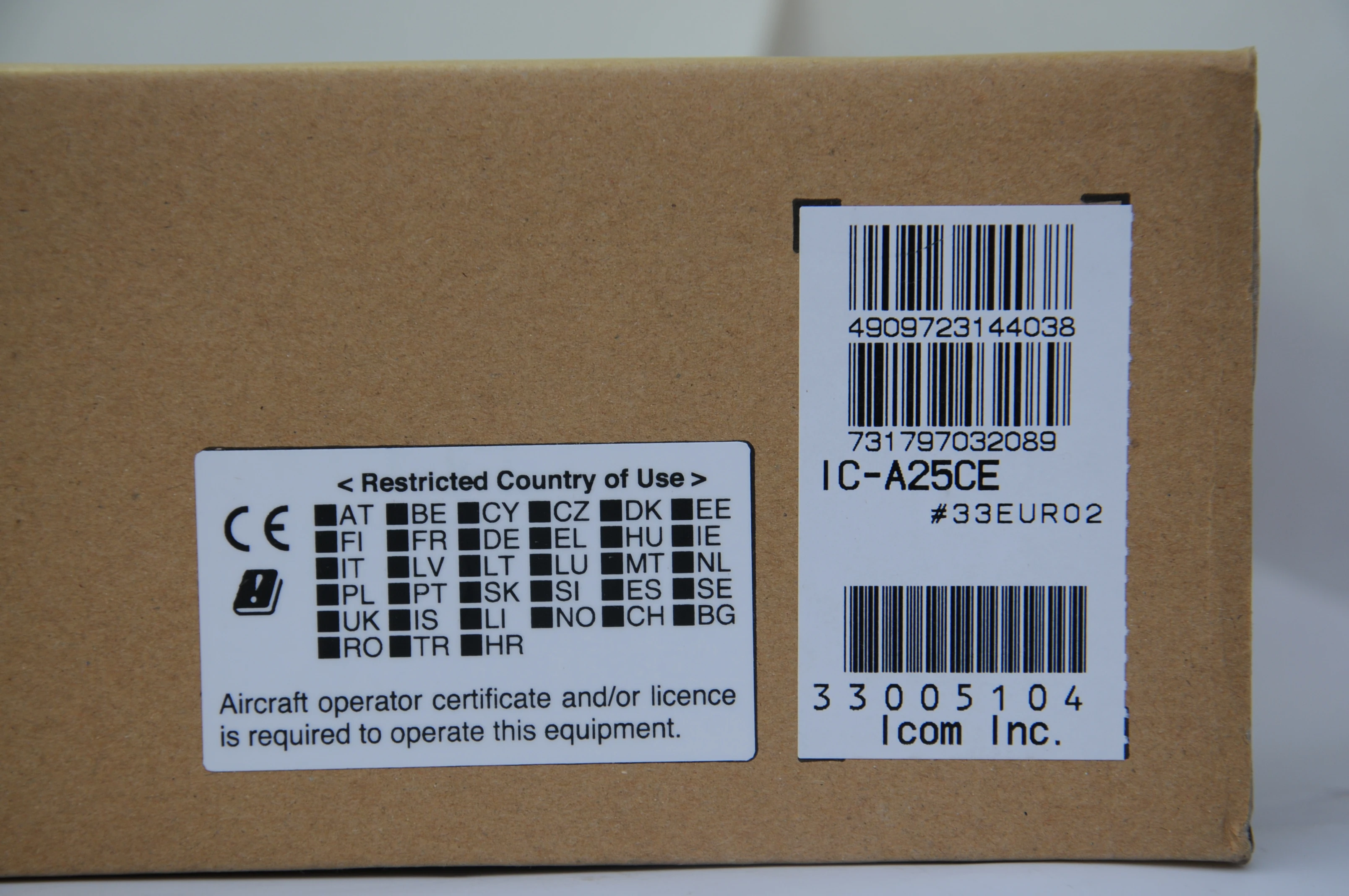 IC A25CE  A25C  VHF AIR BAND TRANSCEIVERS walkie talkie  radio