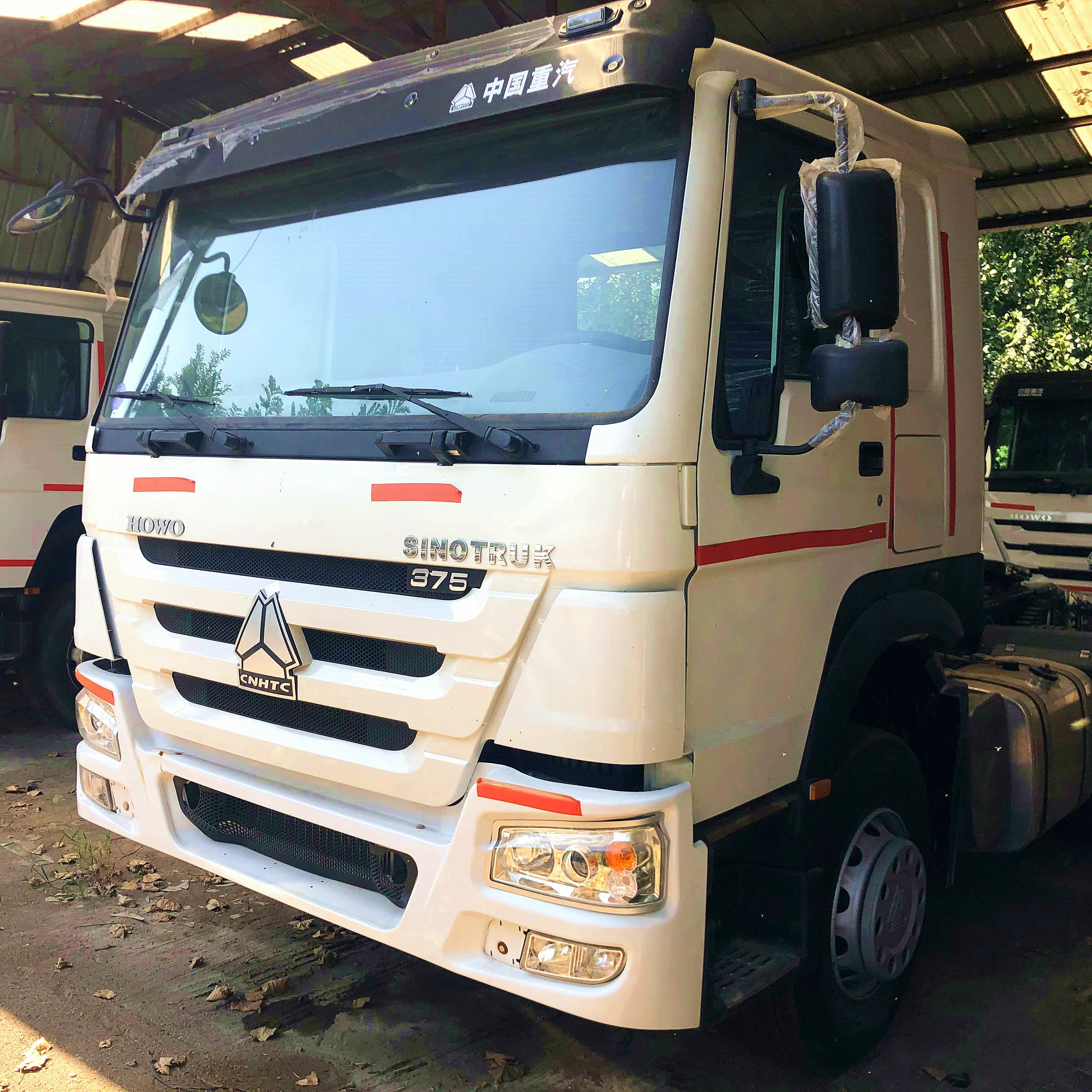 SINOTRUK HOWO 6x4 CNG/LNG Used Tractor head/ Tractor truck prime mover truck for Uzbekistan