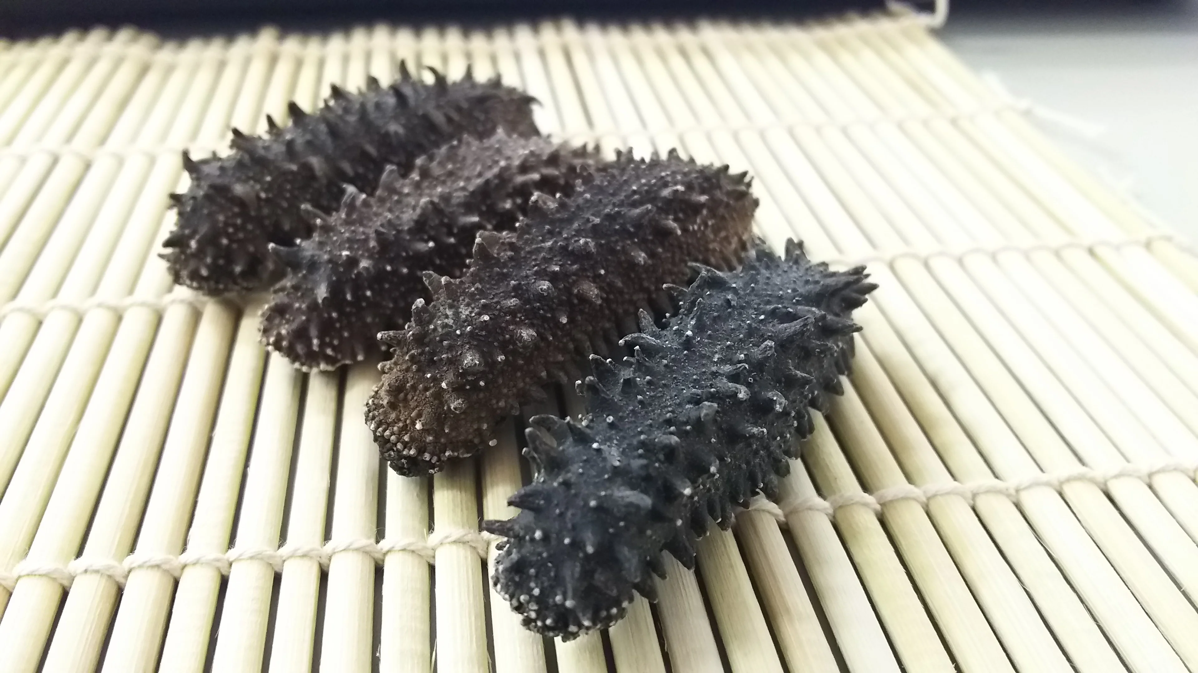 Bulk high quality popular food sea products black dry sea cucumber