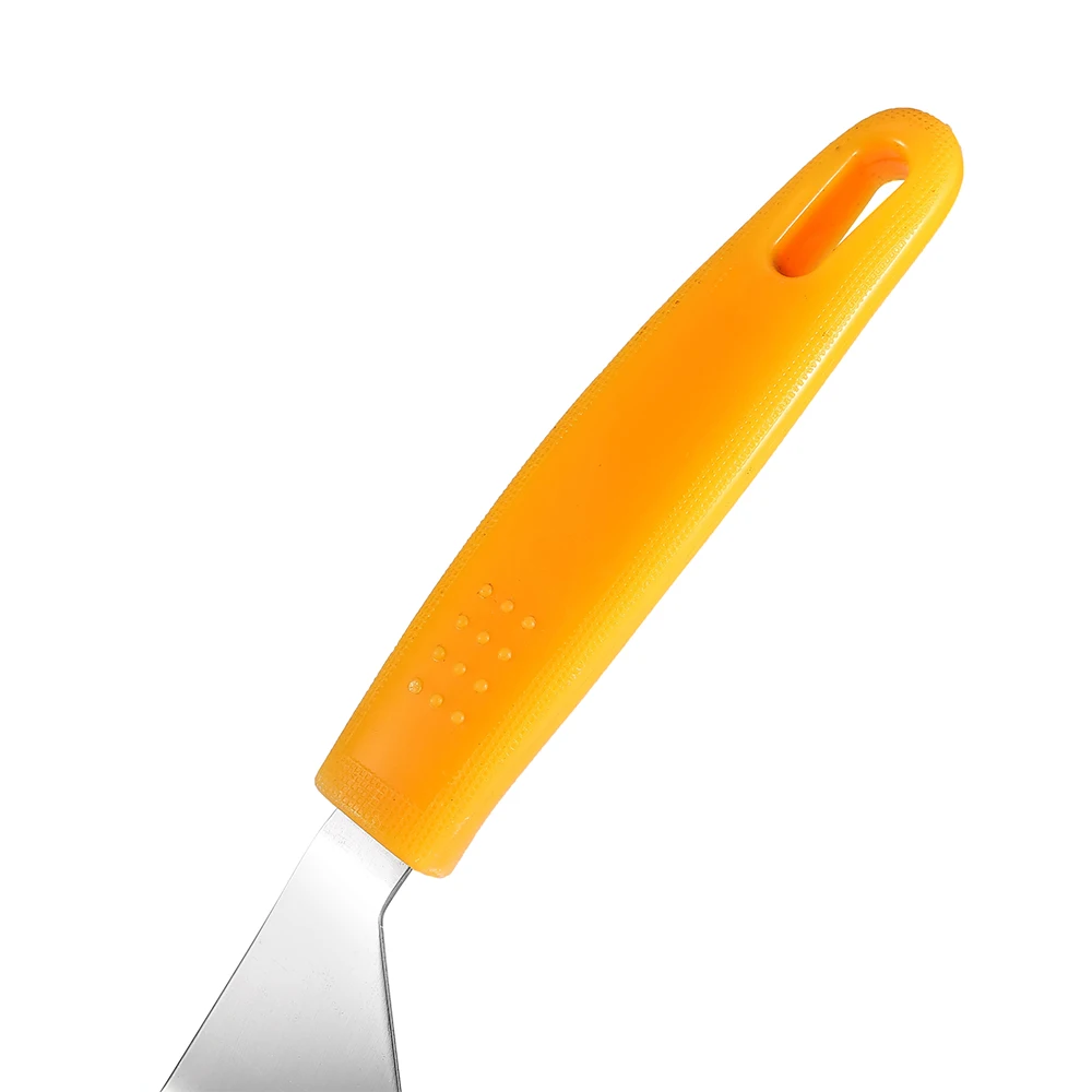 Kitchen gadgets: Serrated pizza knife, oil knife, cake knife, Pizza shovel