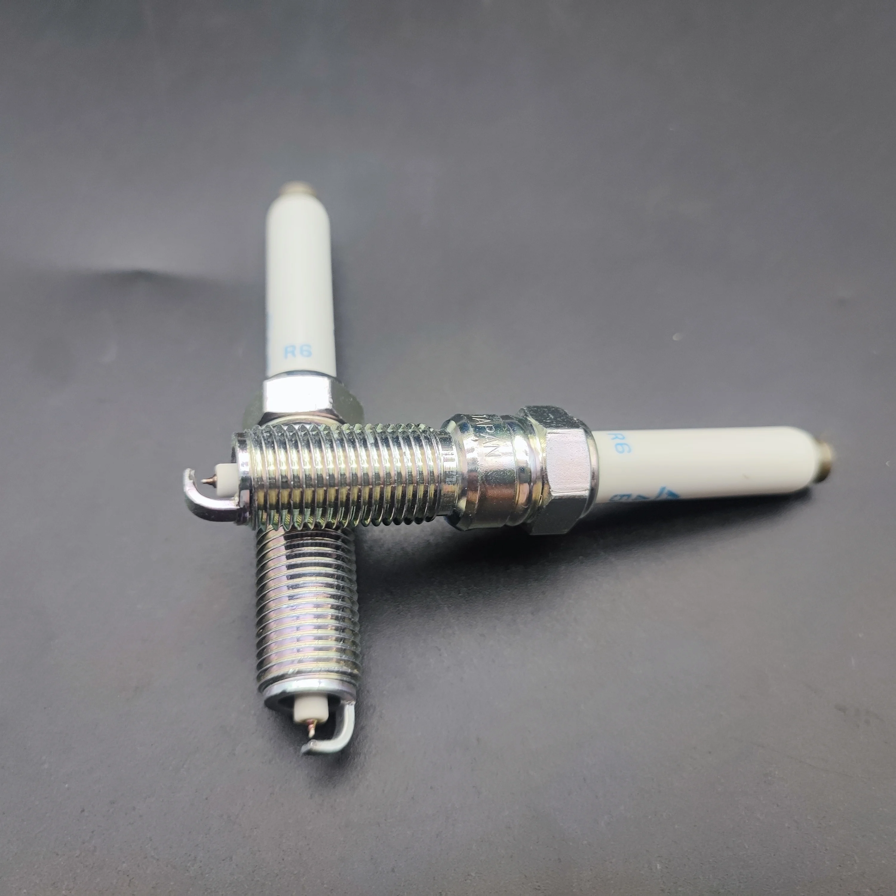 55504354 Auto engine system parts original spark plug car spark plugs spark plug for car 55504354 for Chevrolet Malibu 2021 2.0T