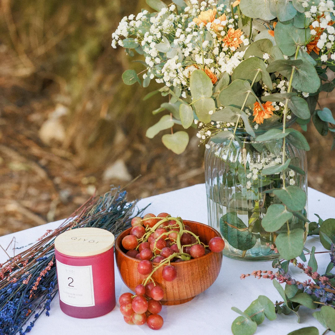 Top Quality QIYOI pack of two scented  candles geranium and sweet basil and sandalwood for aromatherapy and home fragance  500gr